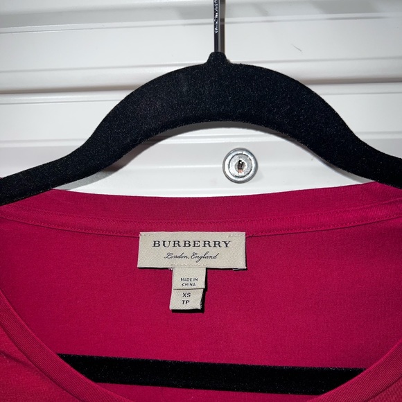 NEVER WORN Burberry quarter sleeve - Picture 2 of 3